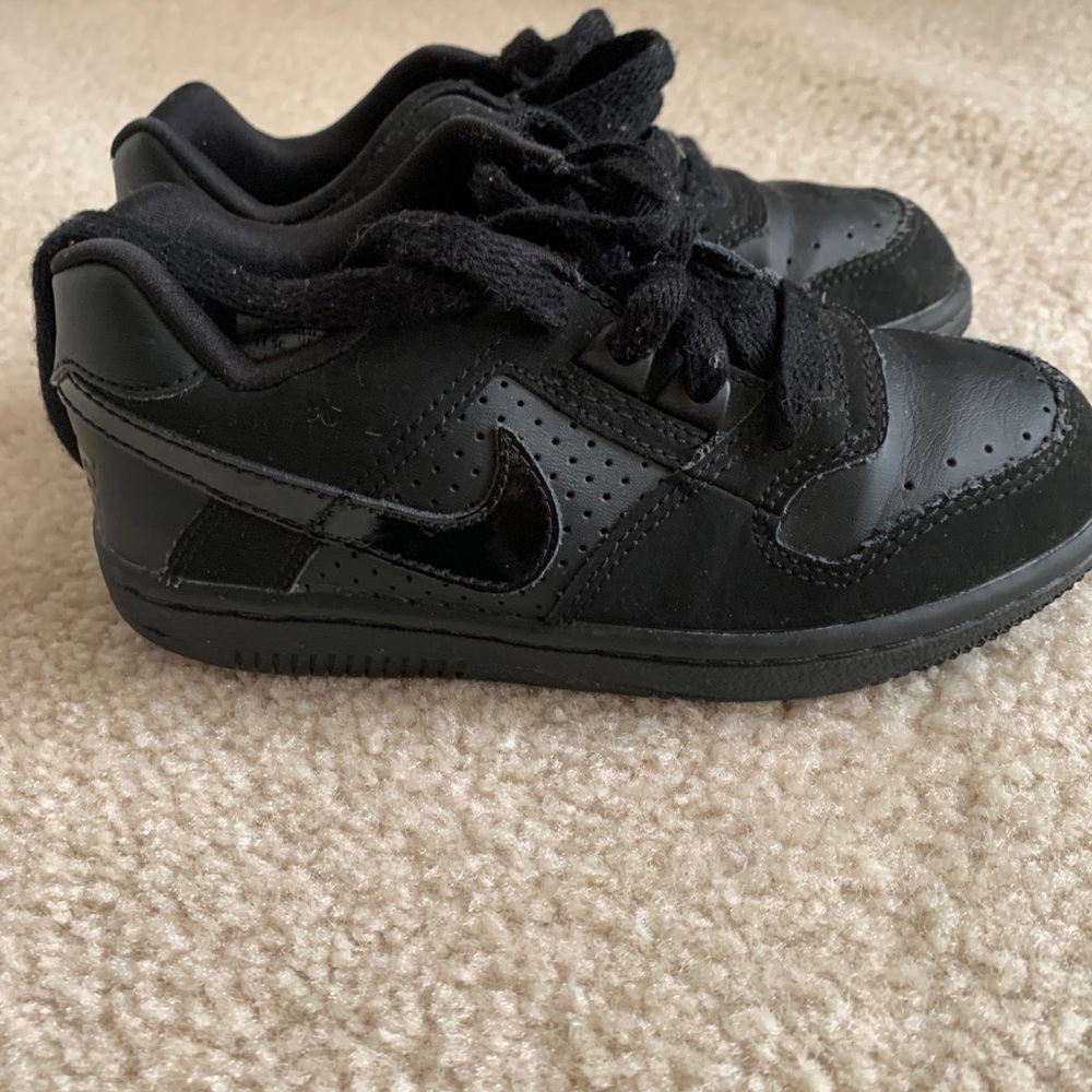 Nike - Picture 4 of 6